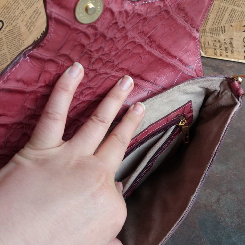 Gucci small pink leather shoulder bag used with fur and gold details