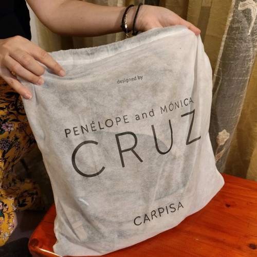 Cruz Carpisa shoulder bags like new, black and beige set