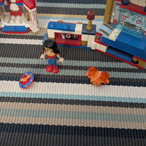 LEGO DC Super Hero Girls 41235 Wonder Woman Dorm Retired