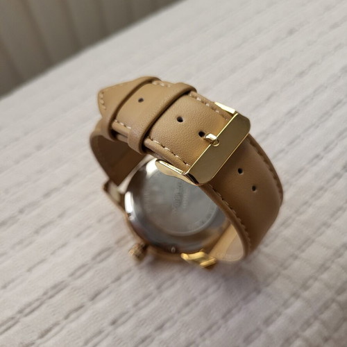 Vogue Chronograph wristwatch model 162001.3, beige and white