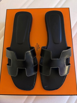 Hermès Oran σανδάλια μαύρα νούμερο 38.5 σαν καινούργιο
