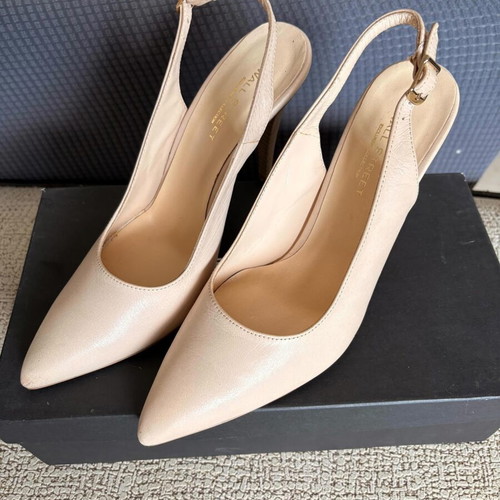 Wall Street beige pumps size 39 new with adjustable slingback