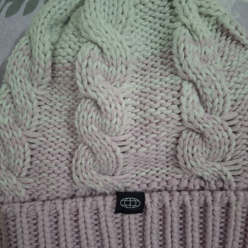 Pink knit cap like new, one size, white and pink