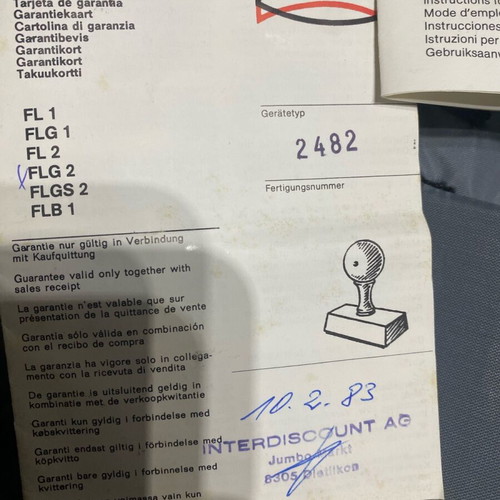 Flash for 1983 photos used without bulb with carrying case
