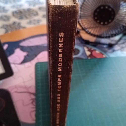 Du Moyen Age aux Temps Modernes book like new, French history