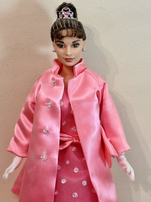 Barbie Audrey Hepburn Pink Princess Fashion doll Mattel 1999