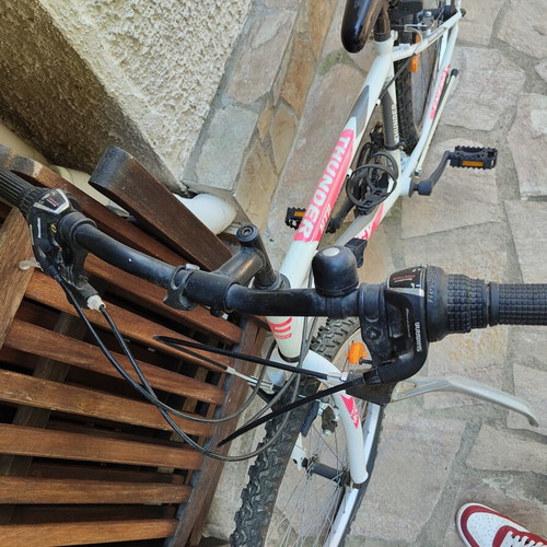 Energy mountain bike for girls, like new, Shimano gears, V-brake
