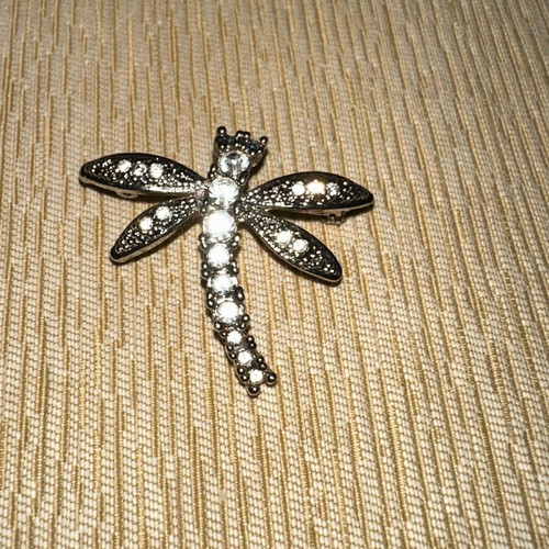 Dragonfly brooch vintage like new