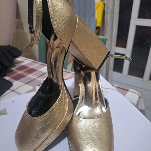 Heels with platform gold like new, thick heel
