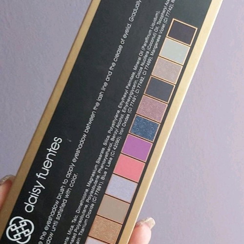 Daisy Fuentes Mattes Metals eyeshadow palette new