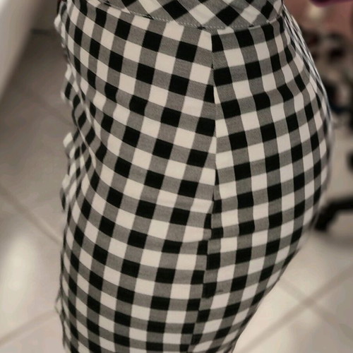 Checked black and white skirt like new, size 38 from H&M
