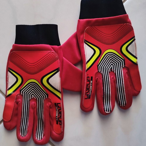 Liveup Sports Kids Goalkeeper Gloves Like New 8-12 Years
