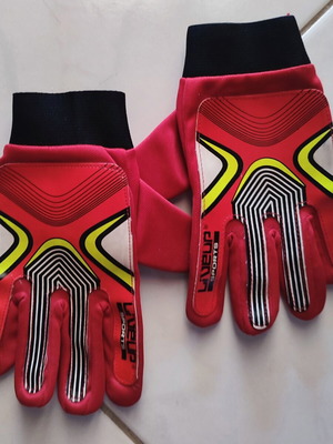 Liveup Sports Kids Goalkeeper Gloves Like New 8-12 Years