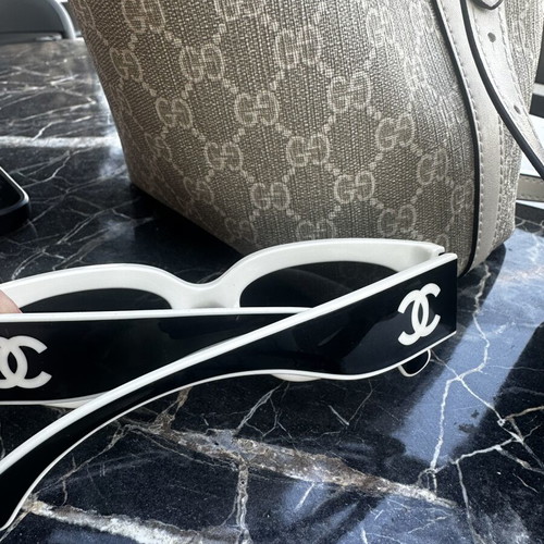 Chanel sunglasses like new, black and white