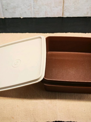 Vintage Tupperware medium size like new