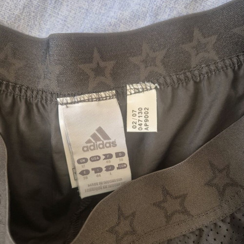 Adidas vintage unisex shorts like new, size S/M, breathable