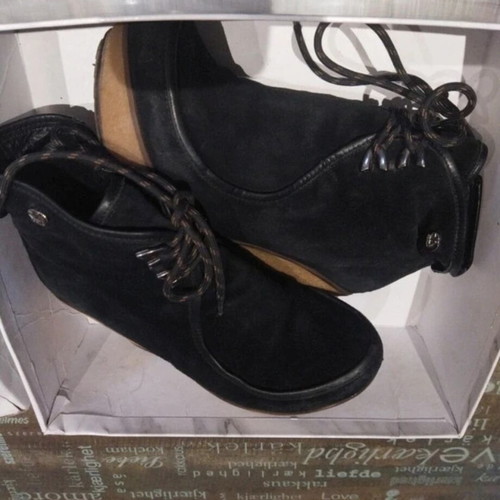 Women's black ankle boots like new, suede with fur lining