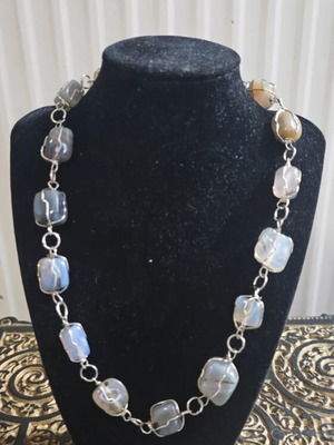 Necklace with metal setting