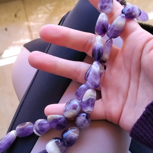 Amethyst necklace like new, purple