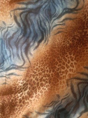 Scarf tiger print like new