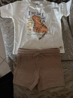 Βρεφικό σετ F&F T-shirt και σορτς καινούργιο