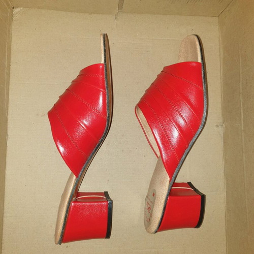 Vintage 60s red leather mule sandals size 39 new, padded
