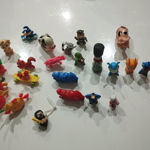 Various small toys like new, pack