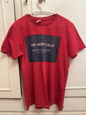 The North Face T-shirt used, size M, red