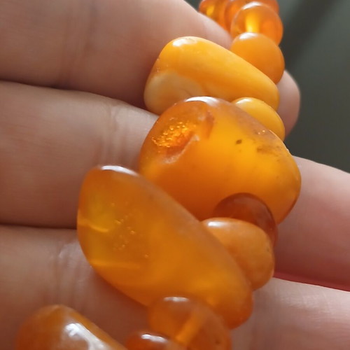 Necklace with genuine amber 45 cm like new