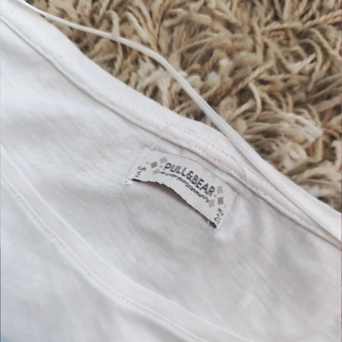 Μπλουζάκι Pull & Bear λευκό σαν καινούργιο με ρομαντική φωτογραφία