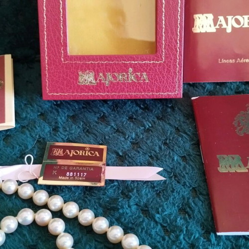 Majorica pearl necklace 7mm like new with certificates