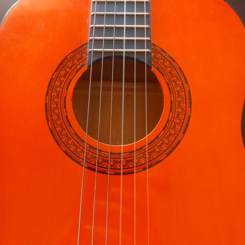 Guitar 3/4 used with damage on one tuning key
