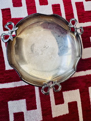 Vintage 925 silver centerpiece with carved embossed feet