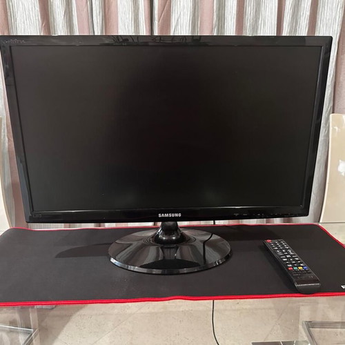 Samsung T24C300EW 24" LED Monitor TV Full HD used, black