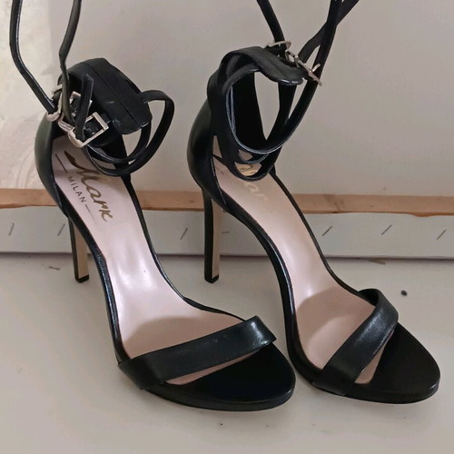 Mark Milan women's leather sandals black like new, size 38