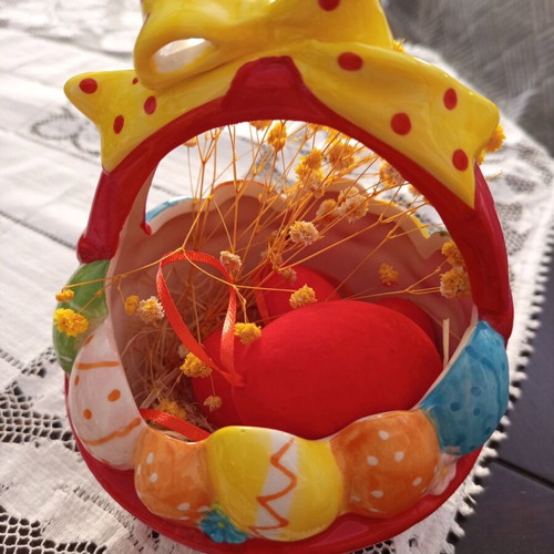 Easter basket like new with red fabric eggs and flowers