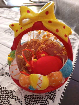 Easter basket like new with red fabric eggs and flowers