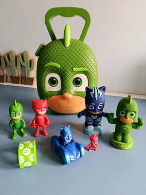PJ Masks Gekko Kids Case playset like new with figures