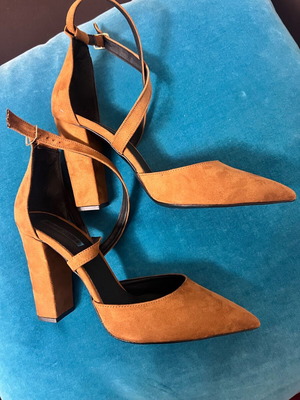 Dino Dion Casual Shoes Brown Like New Size 38