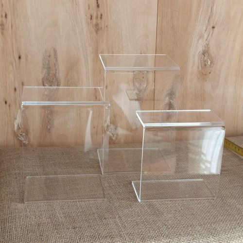 Jewelry display stands set of 3 made of plexiglass like new