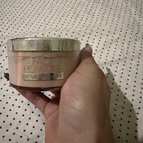 Seventeen face powder used, applied once