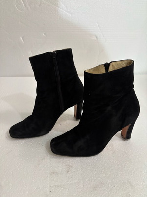 Velvet ankle boot heels new, size 35-36