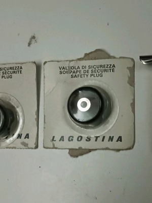 Βαλβίδες ασφαλείας χύτρας ταχύτητας Lagostina καινούργιες