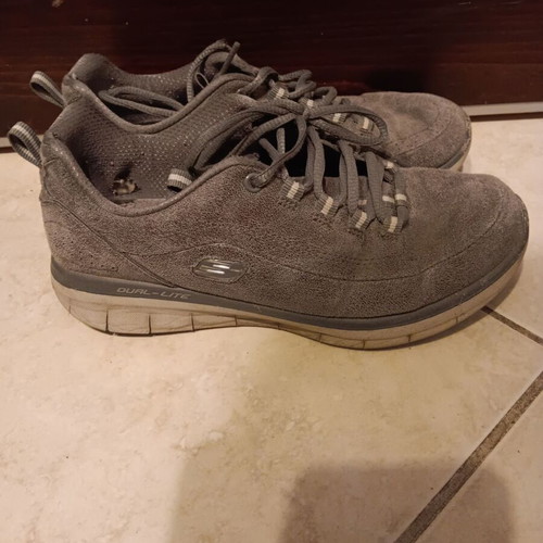 Γυναικεία παπούτσια αθλητικά γκρι μεταχειρισμένα μέγεθος 37