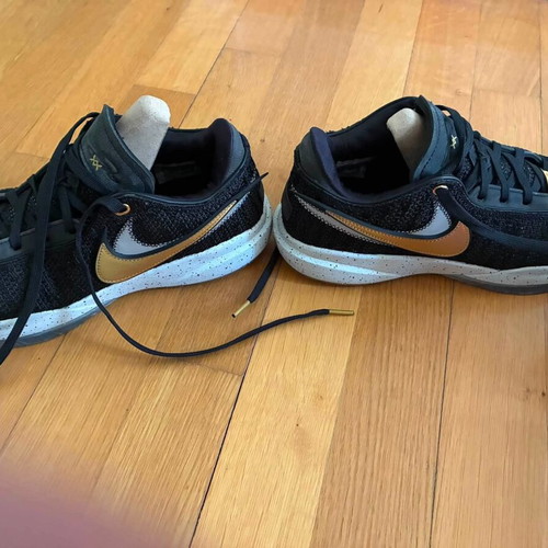 Nike LeBron XX basketball shoes size 42.5 black metallic gold