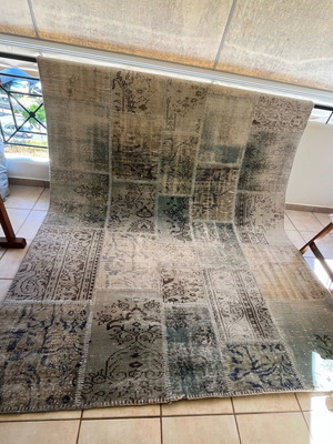 Rug 332x212 like new, excellent condition