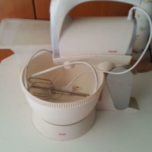 Fest Hand Mixer with Base and Rotating Bowl used, broken bowl
