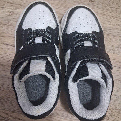 Decathlon kids sneakers size 28 used, black and white
