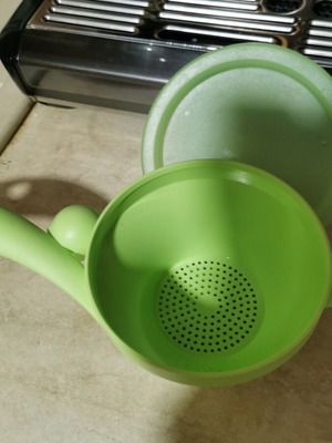 Small Tupperware colander new