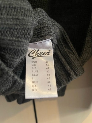 Cheer gray pullover like new, size M